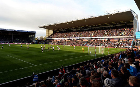 地提升了球 地提升了球